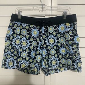Women’s beach or surf shorts.
